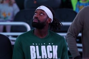 谨慎!贝弗利:我不和不认识的人打牌 要玩也不能超过1000块 谨慎!贝弗利:我不和不认识的人打牌 要玩也不能超过1000块