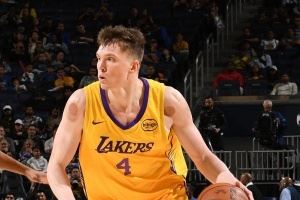 高光的一节!克内克特第三节6中4得9分1板1助 高光的一节!克内克特第三节6中4得9分1板1助