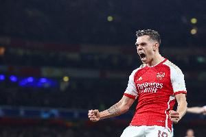 记者:阿森纳与特罗萨德展开续约谈判,目前合同2026年到期 记者:阿森纳与特罗萨德展开续约谈判,目前合同2026年到期