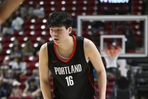 夏普:杨瀚森有成为高水平球员的潜力 他的身高&球商都能帮助球队 夏普:杨瀚森有成为高水平球员的潜力 他的身高&球商都能帮助球队