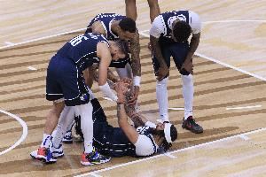 阿里纳斯：浓眉能拿40+20 但他一倒地就让你担心“不会又伤了吧”