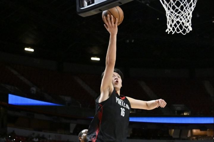 万众瞩目!杨瀚森首秀惊艳表现 直接空降热搜第二 万众瞩目!杨瀚森首秀惊艳表现 直接空降热搜第二