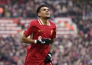 斯洛特:迪亚斯缺战米兰因未来尚无定论,努涅斯则是有轻微受伤 斯洛特:迪亚斯缺战米兰因未来尚无定论,努涅斯则是有轻微受伤