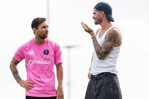 保镖已到位!德保罗和迈阿密会合,与梅西相拥有说有笑 保镖已到位!德保罗和迈阿密会合,与梅西相拥有说有笑