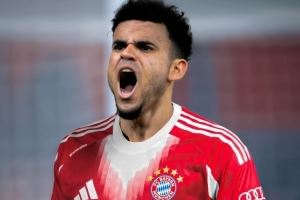 记者:路易斯-迪亚斯将从日本直飞慕尼黑,预计周二体检 记者:路易斯-迪亚斯将从日本直飞慕尼黑,预计周二体检