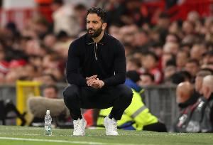 TA:曼联想引进一名高机动性的中场,门将位置的引援已经搁置 TA:曼联想引进一名高机动性的中场,门将位置的引援已经搁置