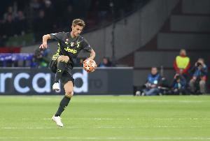 记者:波尔图此前想签鲁加尼,但因尤文后防人手短缺而告吹 记者:波尔图此前想签鲁加尼,但因尤文后防人手短缺而告吹