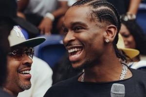 梦幻联动!SGA邀请艾弗森来自己的训练营活动发表讲话 梦幻联动!SGA邀请艾弗森来自己的训练营活动发表讲话