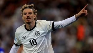 TA:拜仁今夏还会签前场,仍有意西蒙斯但预计很难签下沃尔特马德 TA:拜仁今夏还会签前场,仍有意西蒙斯但预计很难签下沃尔特马德