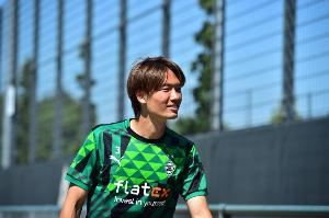 德天空:板仓滉与阿贾克斯谈妥4+1合同,年薪200万-300万欧 德天空:板仓滉与阿贾克斯谈妥4+1合同,年薪200万-300万欧