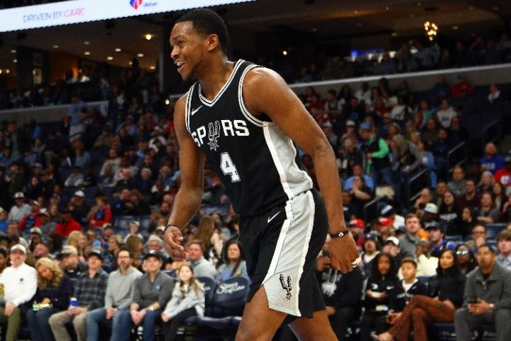 记者:福克斯即日起可签4年2.29亿顶薪 预计会低于顶薪与马刺续约 记者:福克斯即日起可签4年2.29亿顶薪 预计会低于顶薪与马刺续约