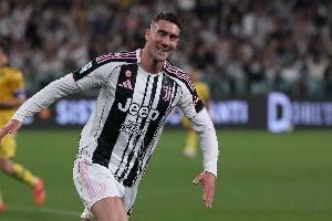 记者:弗拉霍维奇仍是米兰引援首选,米兰还在考察努涅斯和霍伊伦 记者:弗拉霍维奇仍是米兰引援首选,米兰还在考察努涅斯和霍伊伦