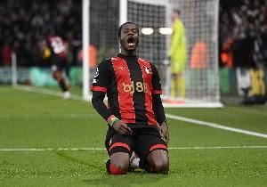 英媒:小蜜蜂有意伯恩茅斯前锋瓦塔拉 这或给维萨加盟纽卡打开大门 英媒:小蜜蜂有意伯恩茅斯前锋瓦塔拉 这或给维萨加盟纽卡打开大门