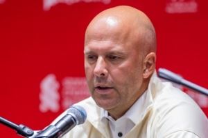 斯洛特:现有中卫完全够用;锋线已足够强大但仍在转会窗寻找机会 斯洛特:现有中卫完全够用;锋线已足够强大但仍在转会窗寻找机会