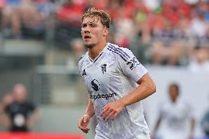 记者:米兰准备先租后买总价近4000万镑报价霍伊伦,接近曼联要价 记者:米兰准备先租后买总价近4000万镑报价霍伊伦,接近曼联要价