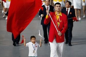 马布里旧采访:姚明是中国篮球的领军人物 他是国内最有名的球员 马布里旧采访:姚明是中国篮球的领军人物 他是国内最有名的球员