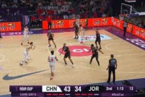 赵睿外线三分出手造成对手三分犯规 三罚全中 赵睿外线三分出手造成对手三分犯规 三罚全中