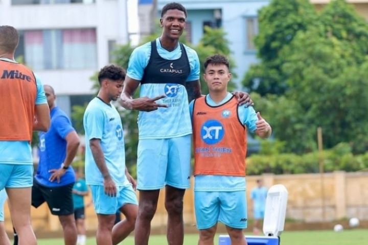 降维打击!2米06世界最高中锋哈德林加盟越南联 首秀替补梅开二度 降维打击!2米06世界最高中锋哈德林加盟越南联 首秀替补梅开二度