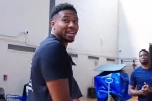 字母哥:我中距离联盟第2&我、德罗赞、KD、布克、还有一个我忘了 字母哥:我中距离联盟第2&我、德罗赞、KD、布克、还有一个我忘了