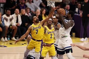 美记:湖人本有机会交易文森特&范德彪 但最终球队拒绝了这个提议 美记:湖人本有机会交易文森特&范德彪 但最终球队拒绝了这个提议