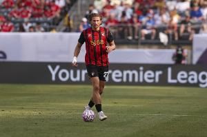 只待官宣!RMC:伯恩茅斯后卫扎巴尔尼已通过巴黎体检并签约 只待官宣!RMC:伯恩茅斯后卫扎巴尔尼已通过巴黎体检并签约