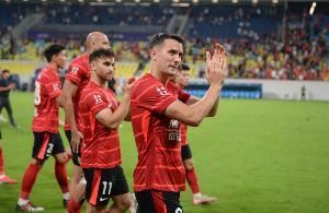 川媒:打响“反攻泰超”第一枪,全国球迷聚焦今晚凤凰山 川媒:打响“反攻泰超”第一枪,全国球迷聚焦今晚凤凰山