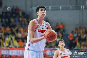 :辽宁浙江南京都有意徐昕 浙江想提供转会费而不涉及球员 :辽宁浙江南京都有意徐昕 浙江想提供转会费而不涉及球员