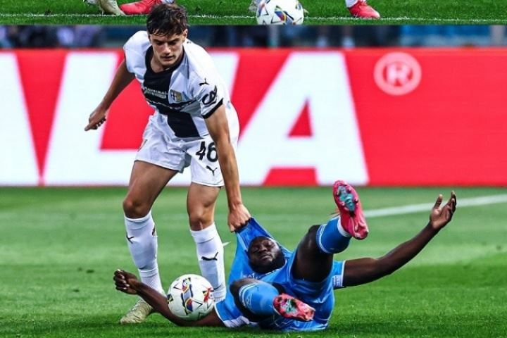 1米95天赋怪!红军绯闻新援18岁莱奥尼,把壮汉卢卡库快防哭了 1米95天赋怪!红军绯闻新援18岁莱奥尼,把壮汉卢卡库快防哭了