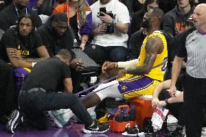 Skip:詹姆斯身边总是围绕着优秀的人 没人保养身体比他更下功夫 Skip:詹姆斯身边总是围绕着优秀的人 没人保养身体比他更下功夫