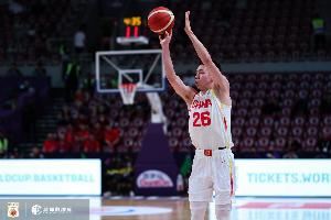 攻防两端存在感十足！媒体人：人人都爱朱俊龙