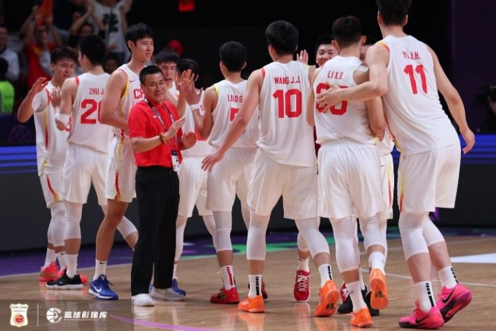 中国男篮闯入亚洲杯决赛!李炎哲:加油兄弟们 继续冲! 中国男篮闯入亚洲杯决赛!李炎哲:加油兄弟们 继续冲!