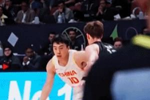 太帅了!FIBA官方超慢镜头回顾王俊杰高难度后仰跳投 太帅了!FIBA官方超慢镜头回顾王俊杰高难度后仰跳投