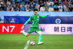 记者:薛庆浩的表现有明显提升,希望防守继续保持,进攻早点复苏 记者:薛庆浩的表现有明显提升,希望防守继续保持,进攻早点复苏