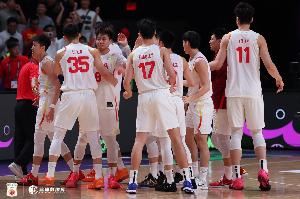 媒体人:中国队防守乱战和三分效果不好 想赢攻防细节得做得更好 媒体人:中国队防守乱战和三分效果不好 想赢攻防细节得做得更好