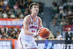 郭艾伦:28岁都算老将了?我还觉得自己是小将 28岁是年轻将 郭艾伦:28岁都算老将了?我还觉得自己是小将 28岁是年轻将