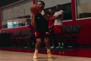 小贾也在!范弗里特晒训练视频:突破中的急停跳投和三分 小贾也在!范弗里特晒训练视频:突破中的急停跳投和三分