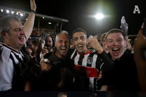 格林斯比老板:曼联问主帅更衣室在哪?见鬼,不就是汽车后座吗? 格林斯比老板:曼联问主帅更衣室在哪?见鬼,不就是汽车后座吗?