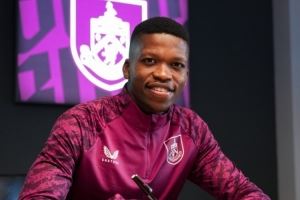 官方:伯恩利租借本菲卡中场弗洛伦蒂诺-路易斯,明夏可选择买断 官方:伯恩利租借本菲卡中场弗洛伦蒂诺-路易斯,明夏可选择买断