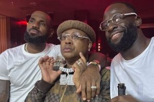 心情大好!好友举行50岁生日派对 詹姆斯 追梦出席派对并载歌载舞 心情大好!好友举行50岁生日派对 詹姆斯 追梦出席派对并载歌载舞