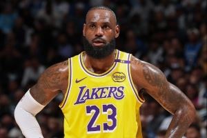 媒体人:詹姆斯比赛最有魅力的是传球 这让他能出色地领导球队 媒体人:詹姆斯比赛最有魅力的是传球 这让他能出色地领导球队