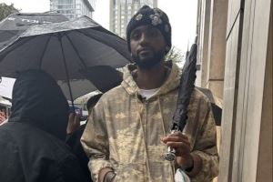 表兄弟不安排一下?沃克前一天晚上开始排队购买亚历山大的签名鞋 表兄弟不安排一下?沃克前一天晚上开始排队购买亚历山大的签名鞋