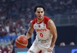 手感一般!拉金12投3中&罚球3中3得到10分2板3助 正负值+8 手感一般!拉金12投3中&罚球3中3得到10分2板3助 正负值+8