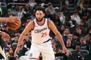 球探:西蒙斯可以表示主动选择退役 但实际情况是他没人要了 球探:西蒙斯可以表示主动选择退役 但实际情况是他没人要了