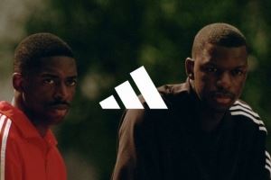 登贝莱与阿迪达斯合作拍摄宣传片,与少年一起踢球 登贝莱与阿迪达斯合作拍摄宣传片,与少年一起踢球