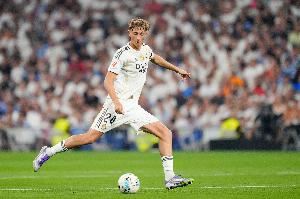 阿斯：皇马新赛季后防进步明显，米利唐和赫伊森将是主力中卫搭档