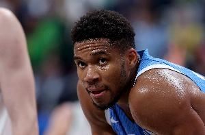 阿塔曼:不会把精力放在如何防字母上 若他有进攻犯规应被吹罚 阿塔曼:不会把精力放在如何防字母上 若他有进攻犯规应被吹罚