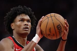 蒂格:我很看好阿门但他没篮儿 而里德-谢泼德是能投篮的 蒂格:我很看好阿门但他没篮儿 而里德-谢泼德是能投篮的