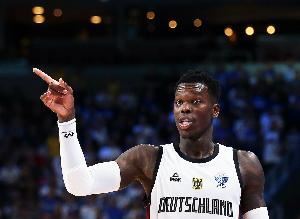 土耳其主帅谈施罗德言论:他是好球员 但领导力&谦逊比表现更重要 土耳其主帅谈施罗德言论:他是好球员 但领导力&谦逊比表现更重要