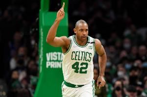 媒体人:与霍福德签多年合同 能看出勇士最大化库里窗口的决心! 媒体人:与霍福德签多年合同 能看出勇士最大化库里窗口的决心!