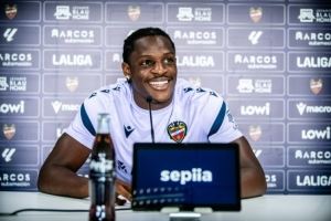 西甲前7轮4球3助攻,莱万特前锋艾永首次入选喀麦隆国家队 西甲前7轮4球3助攻,莱万特前锋艾永首次入选喀麦隆国家队